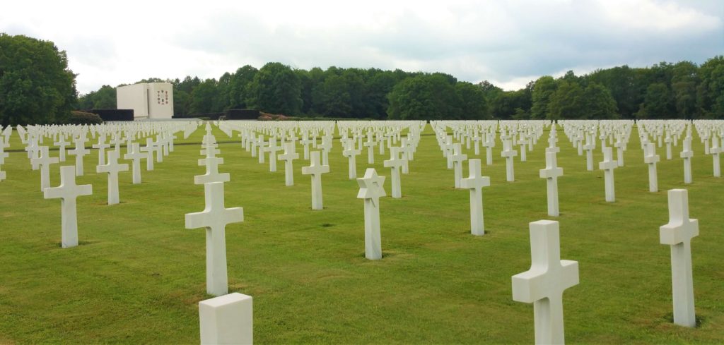 Ardennes american cemetery markers