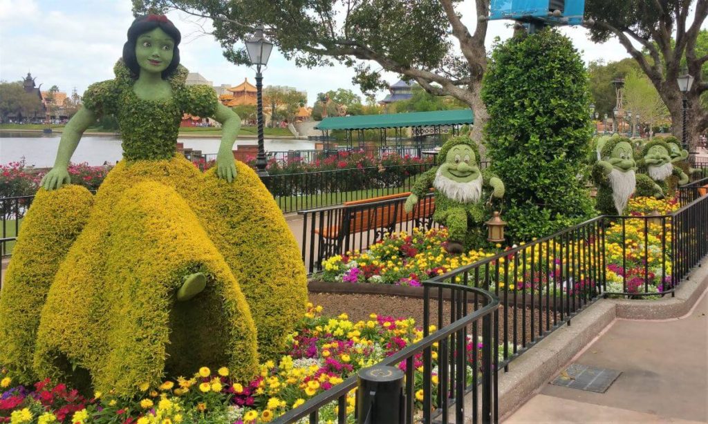 Snow White and the 7 Dwarfs Topiaries at Flower and Garden