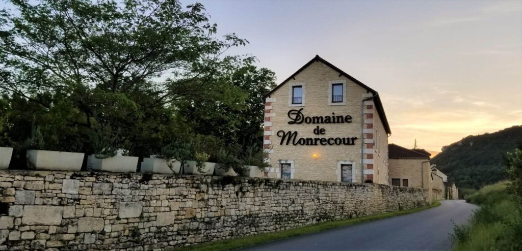 annex building of domaine de monrecour with stone fence